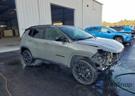 2023 Jeep Compass Latitude z USA, uszkodzony, nr VIN 3C4NJDBN4PT563052